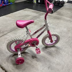 Girl’s Bike W/ Training Wheels 