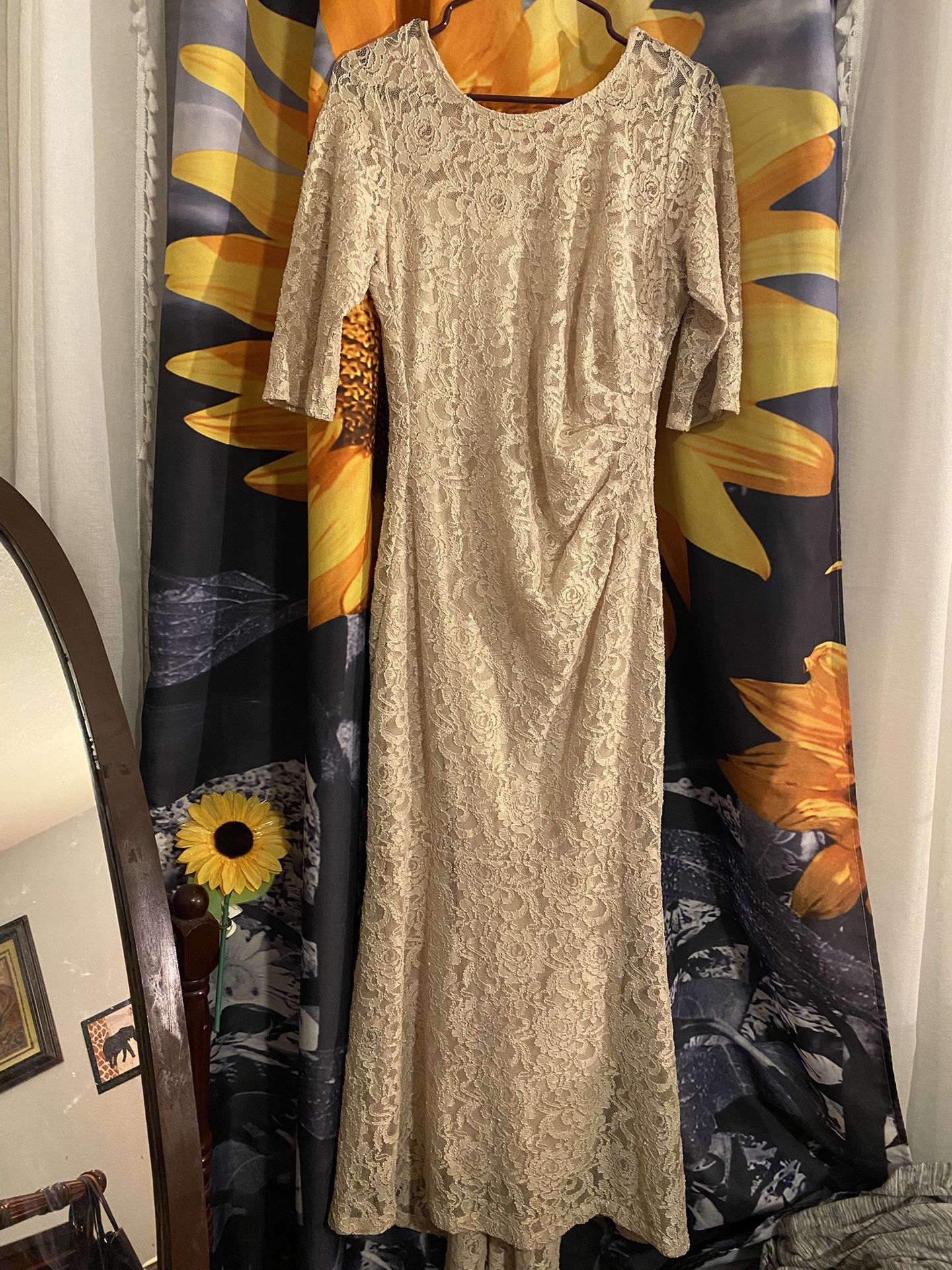 BIEGE LACE DRESS Size M