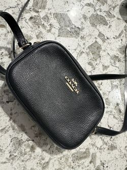 COACH sling Bag Barely Used