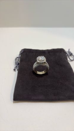 Stunning Diamond Band Ring with Diamond-Coated Center Stone –