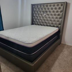 NEW QUEEN PILLOW TOP MATTRESS and BOX SPRING. Bed frame not included 👍