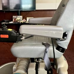 Hover round Wheelchair Great Shape Dual Batteries Battery Charger Included 