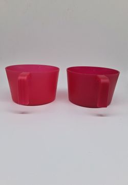 Set of 2 Red Plastic Stackable Water Dippers w/ Handles Holds 3.5 Cups Each