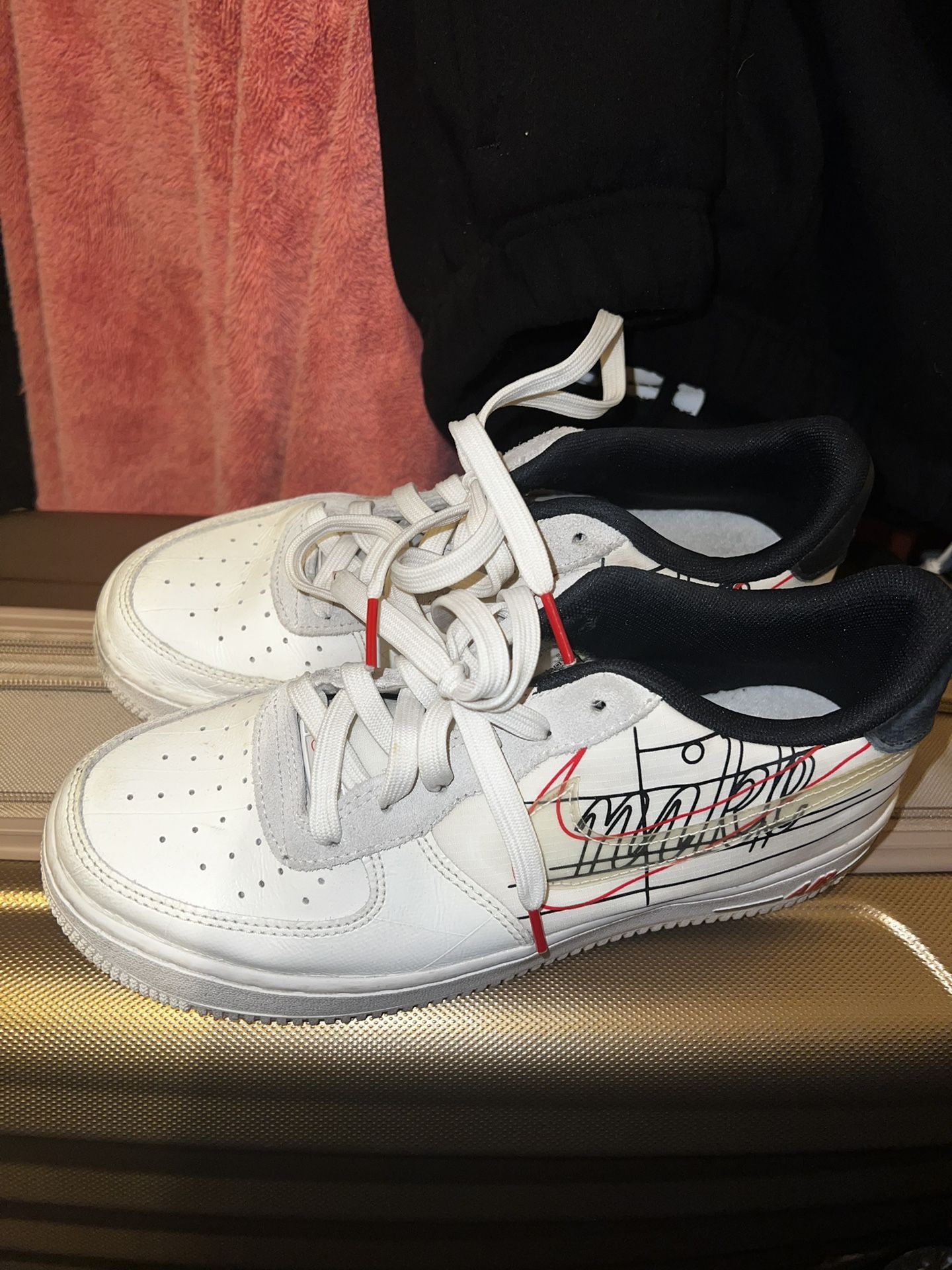 nike shoes(size 8 women)