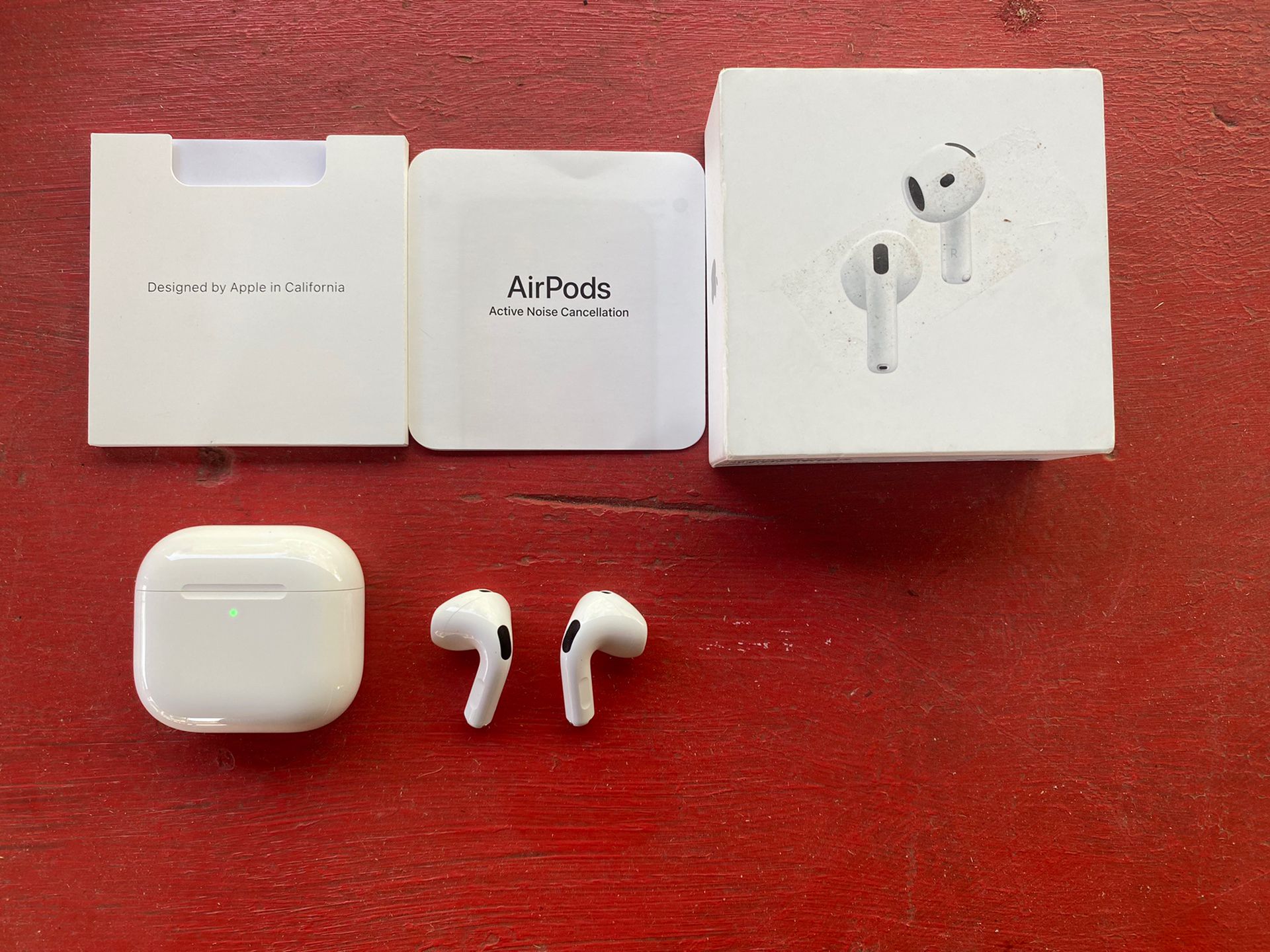 APPLE AIRPODS 4 WITH ACTIVE NOISE CANCELLATION