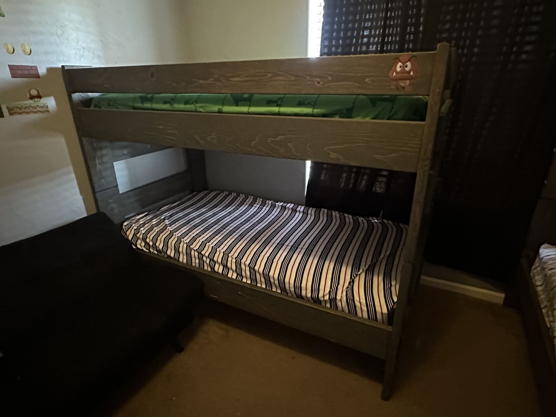 2 Twin Bunk Beds 