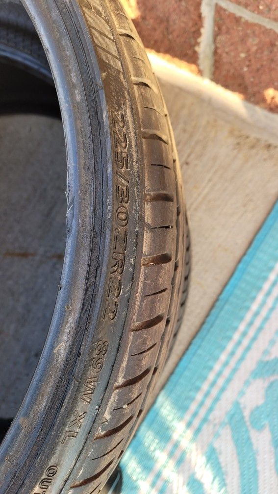 225 30 22 Inch Tires