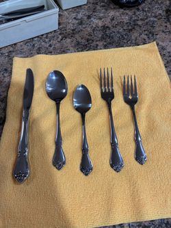 Oneida 73-Piece Stainless Steel Flatware Set – Service for 12 – Beautiful Rose Design
