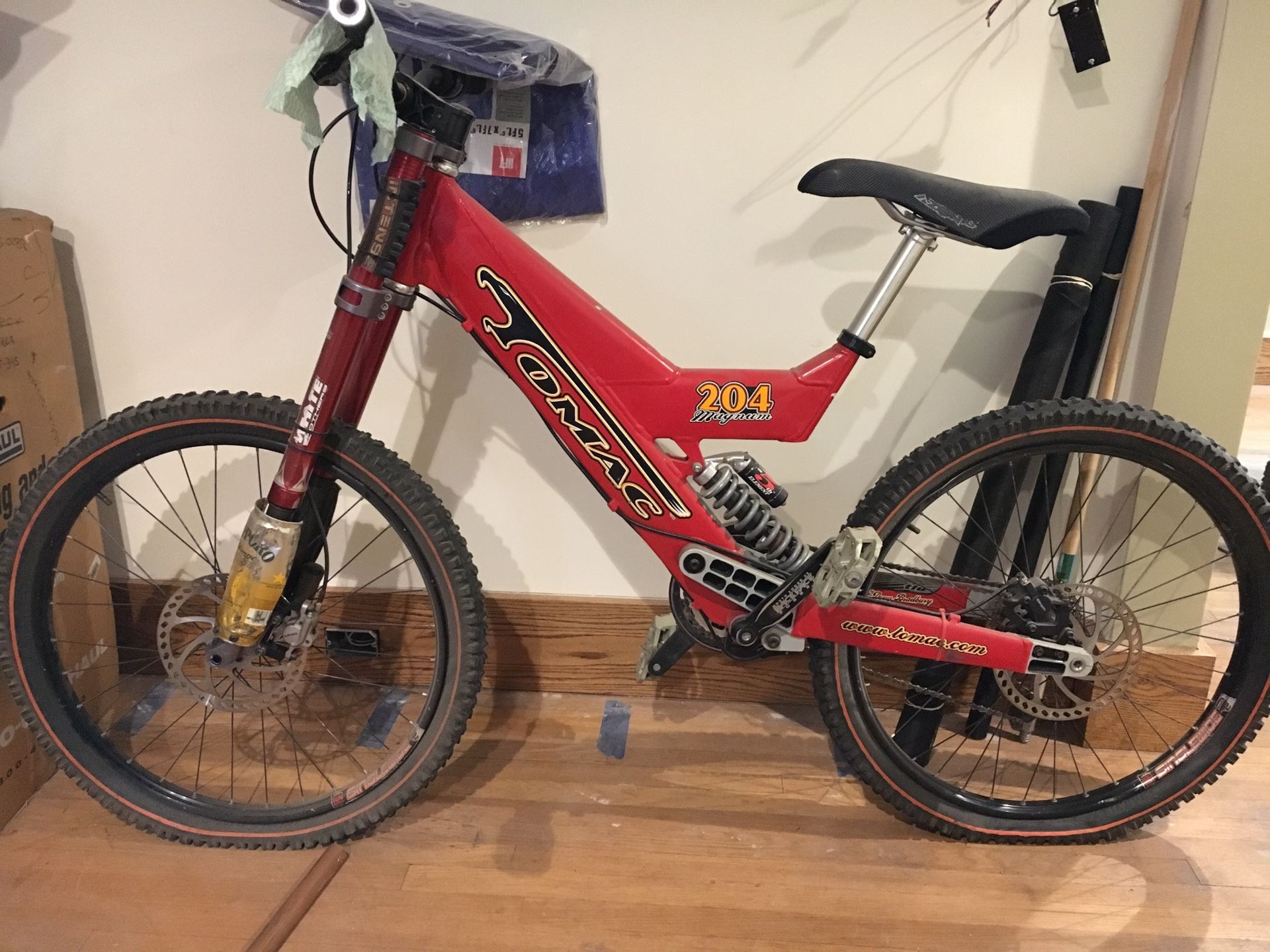 Tomac Downhill Mountain Bike Size Large