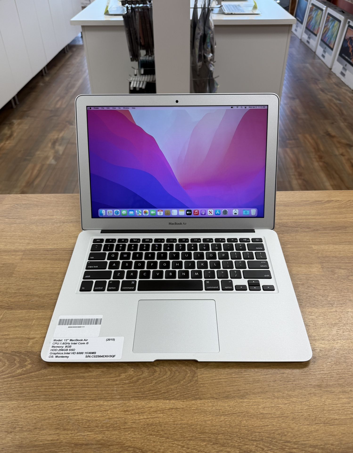 13 inch MacBook Air*256GB SSD*8GB RAM*1.6Ghz Intel Core i5
