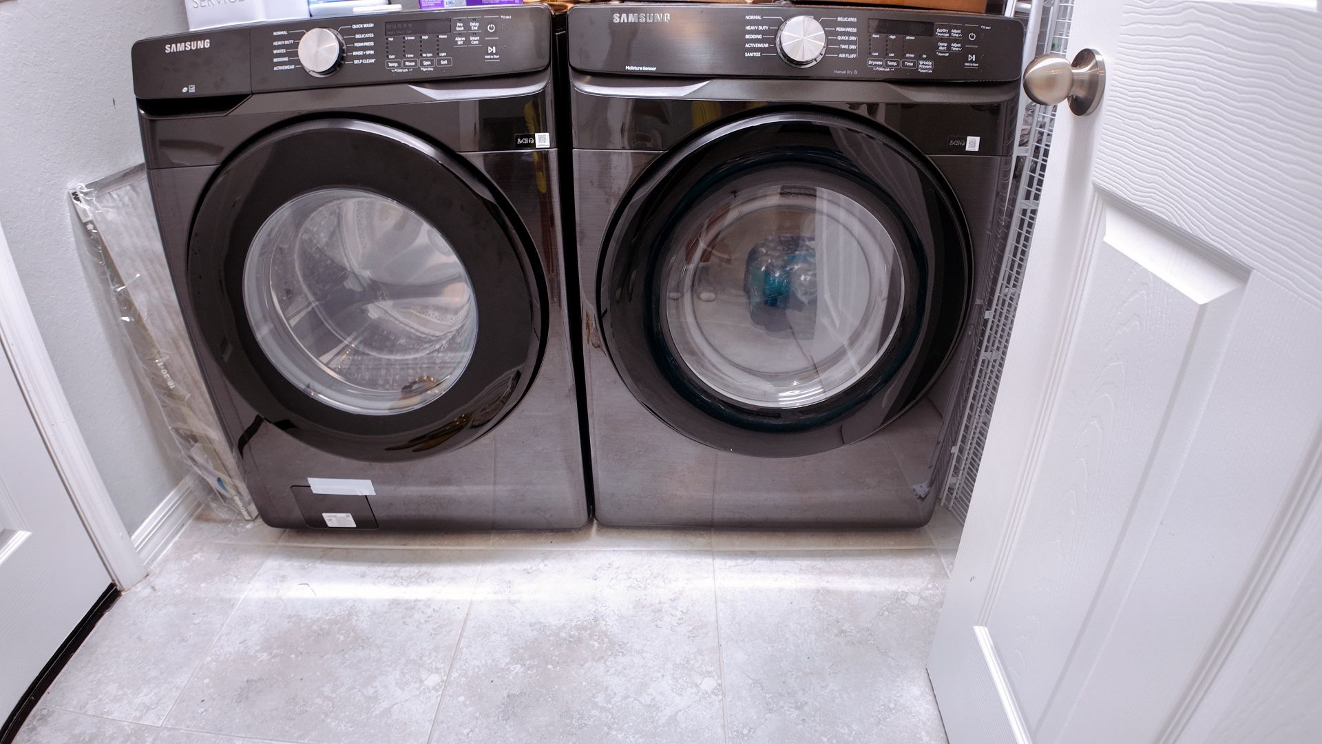LIKE NEW Front Load Washer and Dryer Set