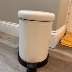 Trash can - 1 gallon