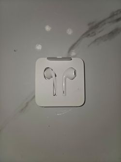 Apple EarPods Wired Earbuds w/Lightning Connector