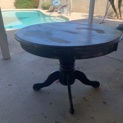 Round Dining Table 