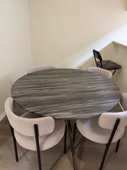 Round Dining Table with 4 Chairs