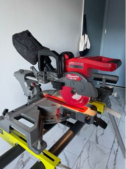 Milwaukee M18 7.25 Miter Saw with Ryobi Stand