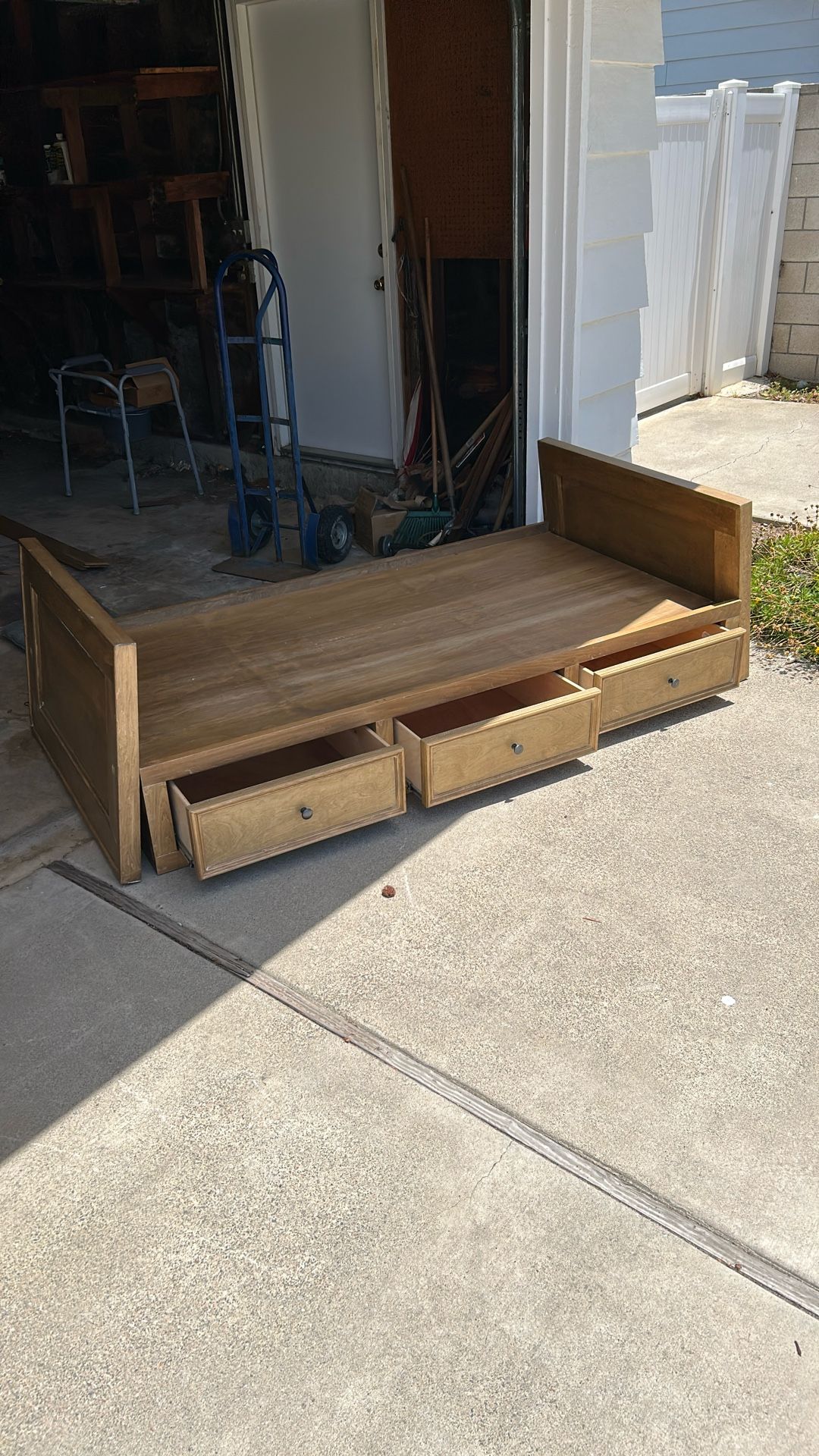Free platform bed with three drawers
