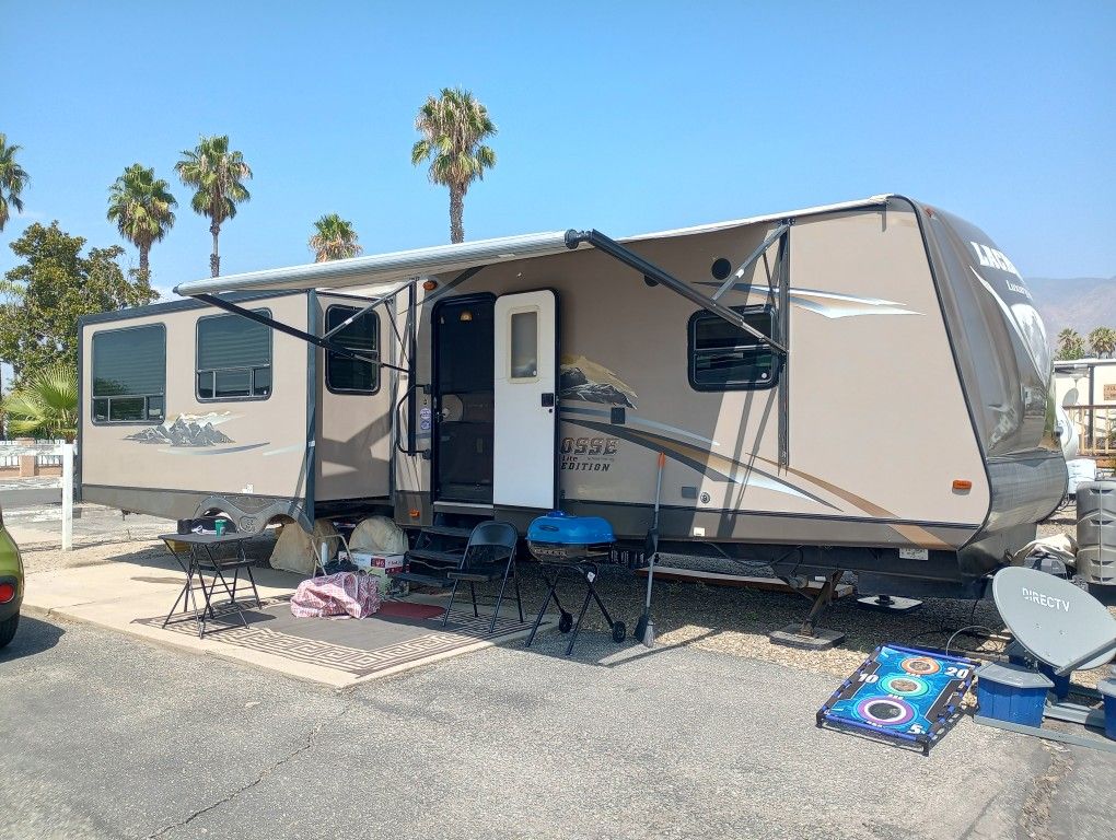 2014 33 Ft Lacrosse Travel Trailer 