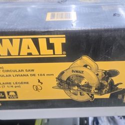 NEW DEWALT ELECTRIC 7-¼ CIRCULAR SAW 90$