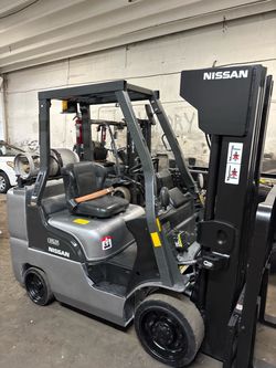 Nissan 2010 low-hour 6,500 lb capacity