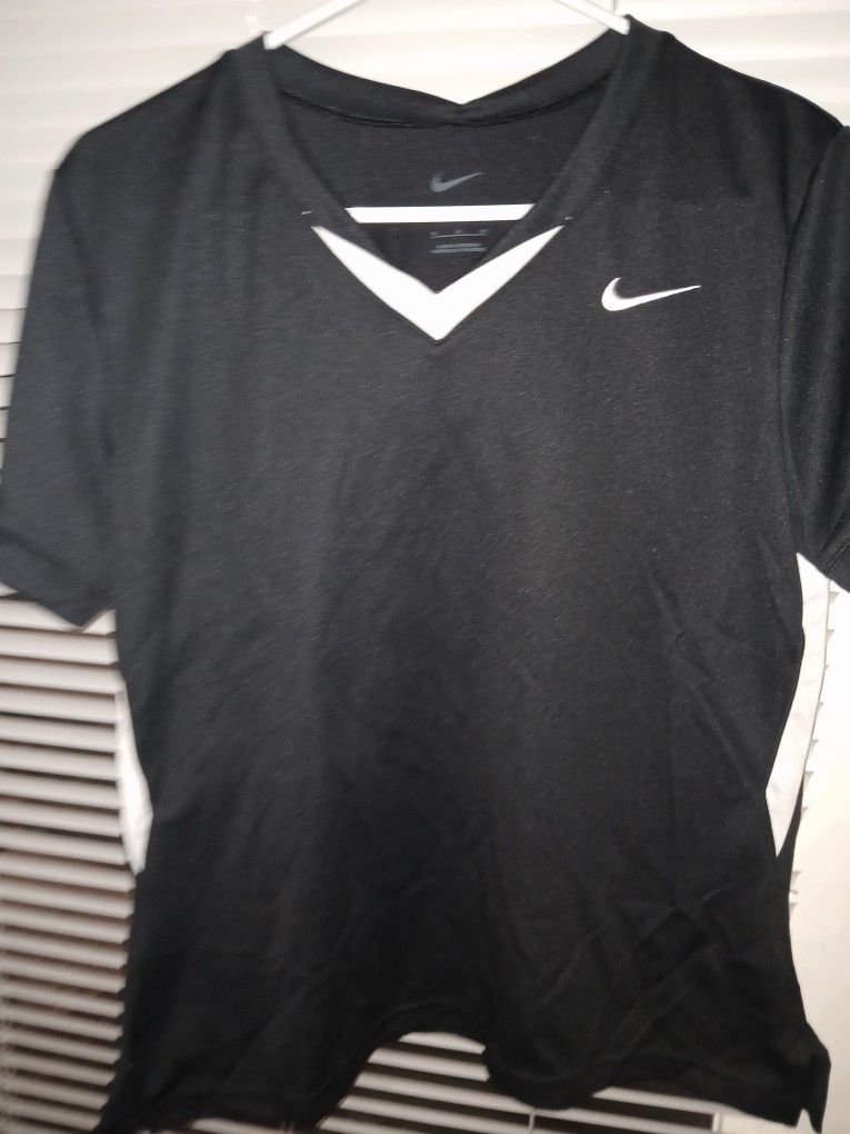 Brand New Women's Nike Dri-Fit Black/ White Shirt Size M