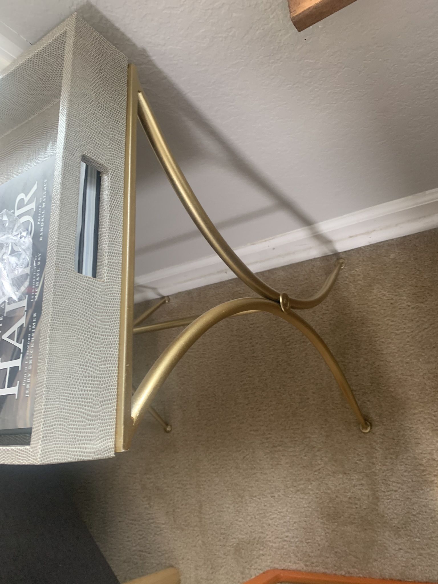 End Table With Removable Tray