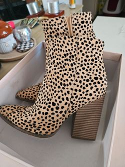 Women's  leopard booties size 7