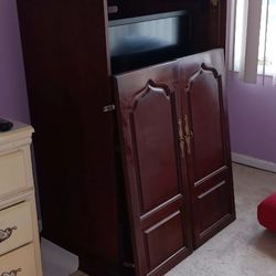 Free Armoire
