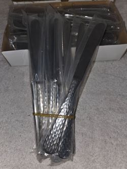 Pack Of 12  World Solid Handle Dinner Knife Set....$10  Pack Of 12 Brand New (Price Is Firm)