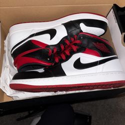 Air Jordan 1Mid white/gym red -Black