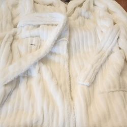 Brand New Beautiful Robe Size S/m 