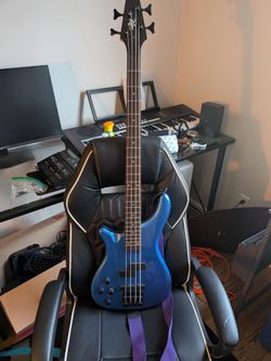 Left handed Rogue series bass