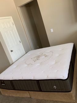 KING STEARNS AND FOSTER MATTRESS AND FREE BOX SPRINGS