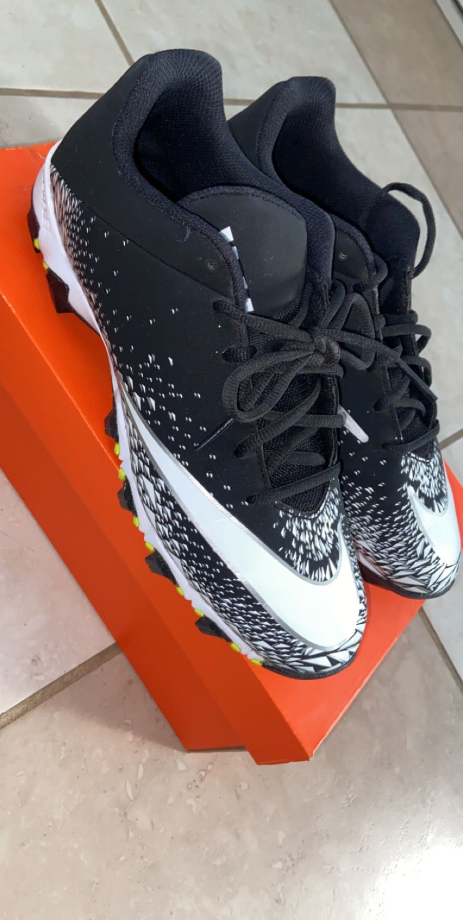 Nike Vapor Shark 2, mens cleats, shoes size 9.5 for Sale in Victorville, CA - OfferUp