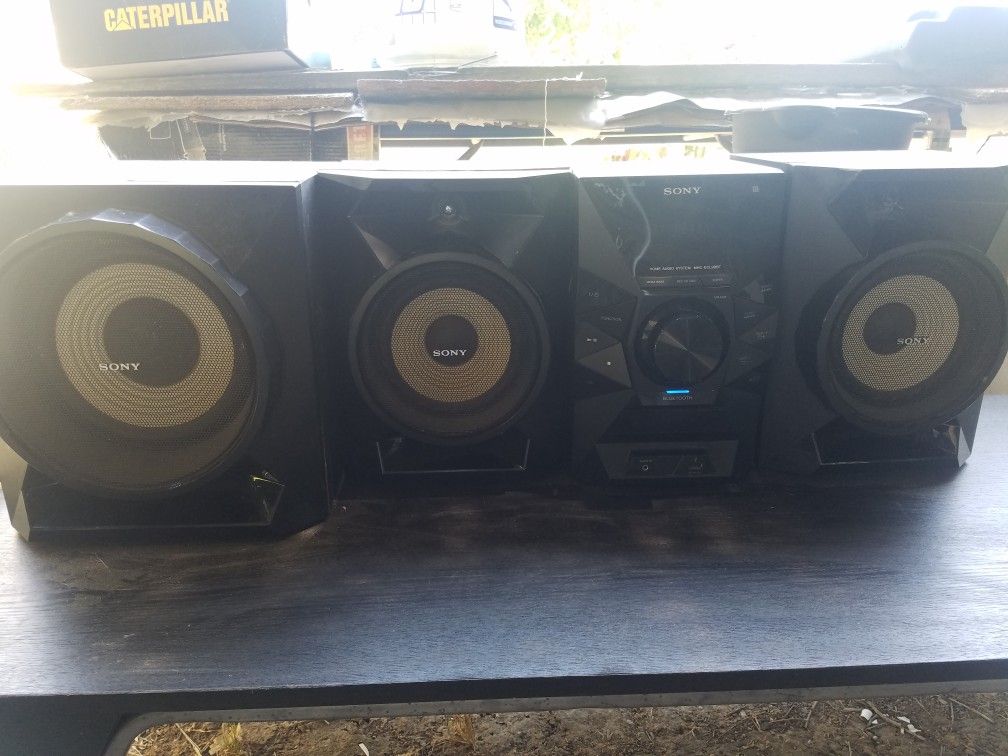 700 watt Sony MHC-ECL99BT bluetooth wireless audio system