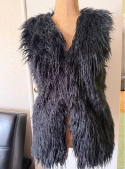 Black Shaggy Faux fur vest Small