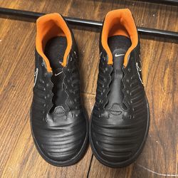 Kids sports shoes size 1y