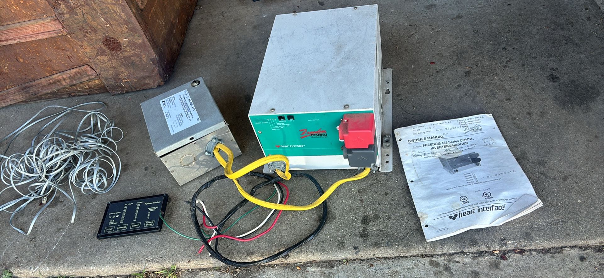 RV Inverter 12v Freedom 458 Series combi