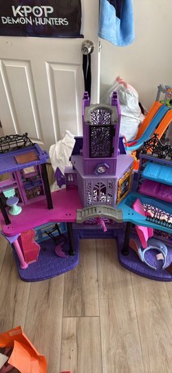 Monster high castle