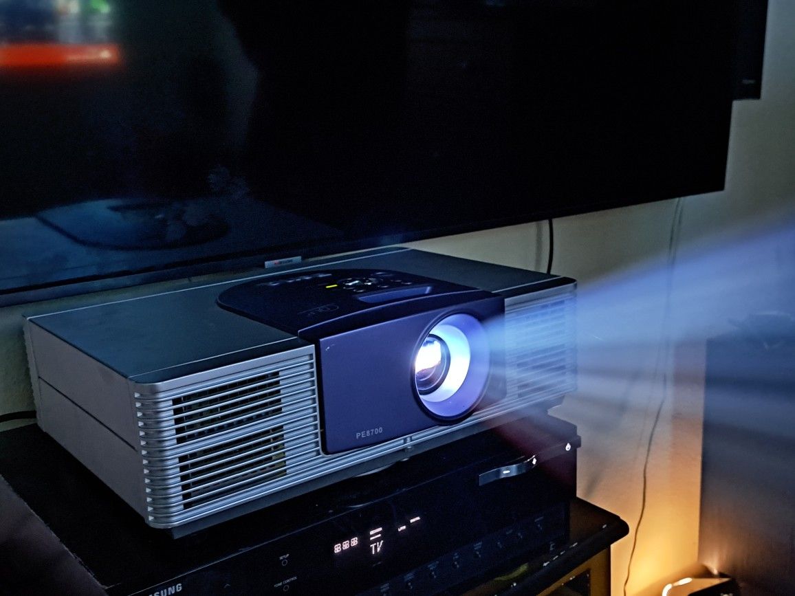 BenQ PE8700 DLP Projector