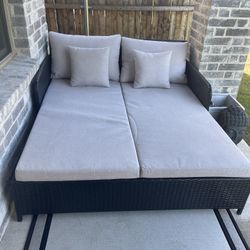 62” Outdoor Wicker Daybed