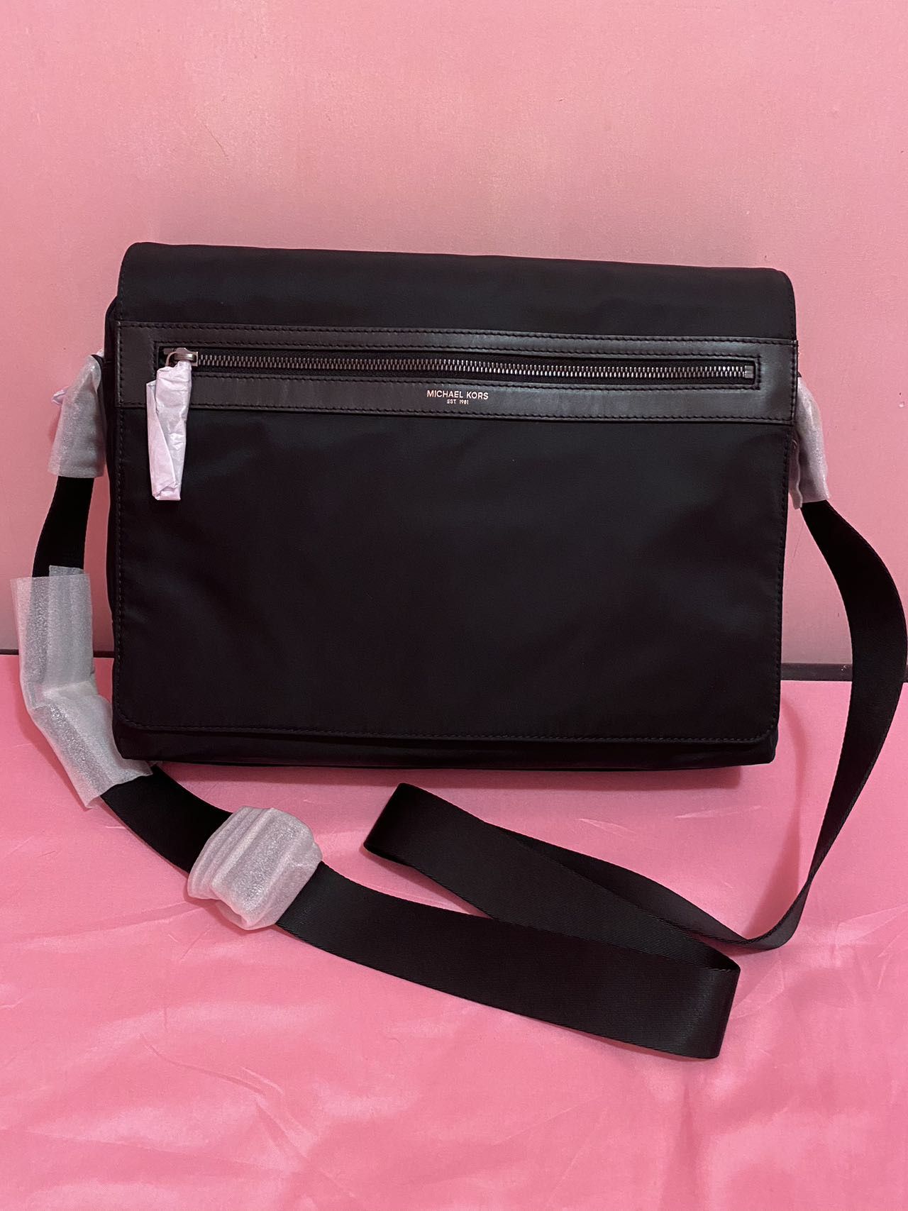 Michael Kors Cross Body Bag / Message Bag ( Black , Nylon) ( Please follow my page all brand new