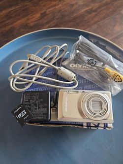 Silver Olympus Stylus 7040 Digital Camera w/ Battery, Charger, SD Card