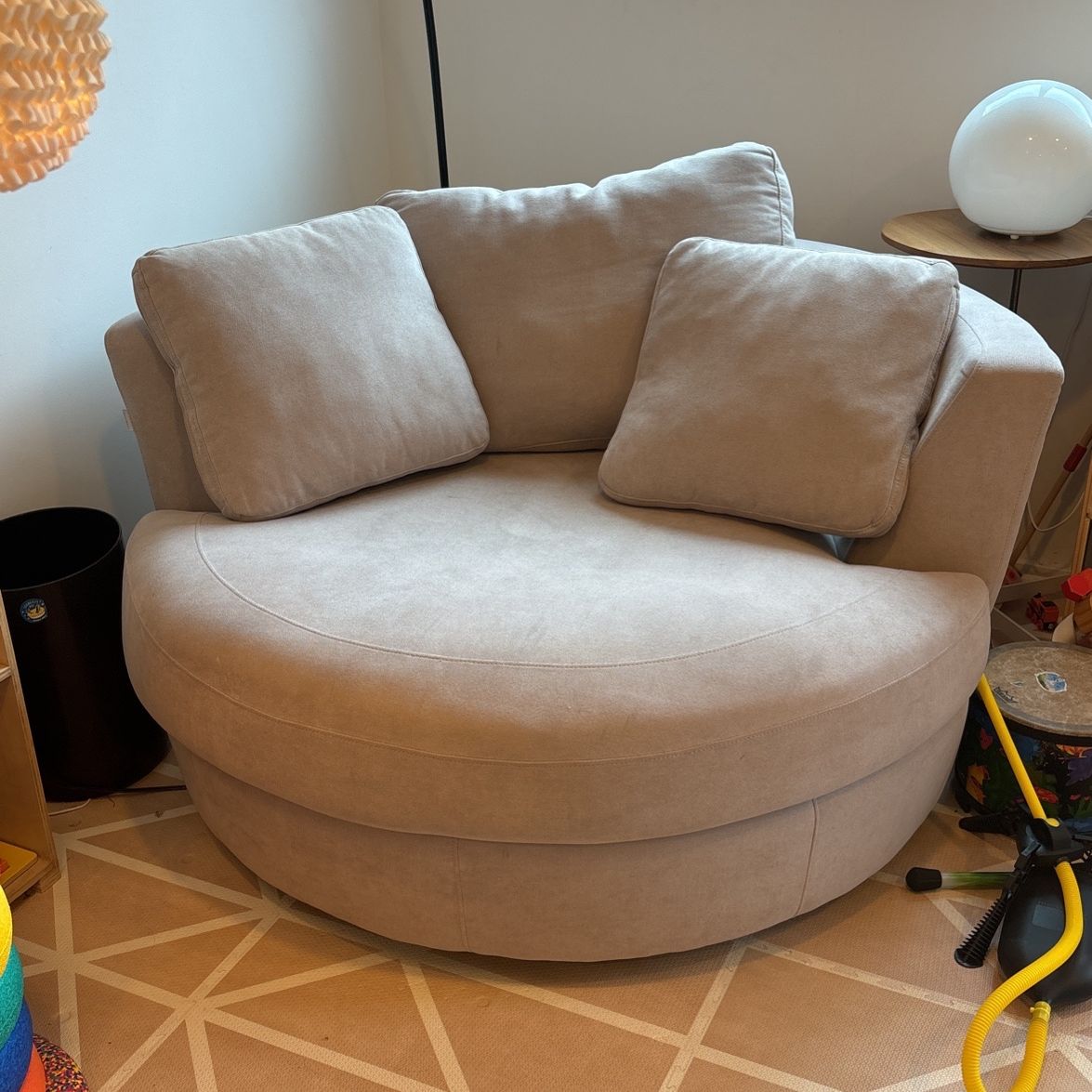 Lounge Swivel Chair 