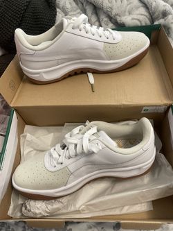 Women’s 9.5. California Exotic Whisper White-white-gold Shoe