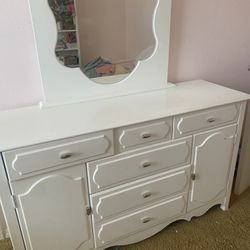 Dresser, Mirror & Night Table Stand 