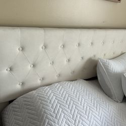 Queen bed frame with 4 drawers 