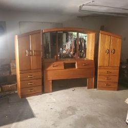 Queen Bedroom Set
