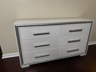 ⚡️FLASH SALE!⚡️Brand new dresser