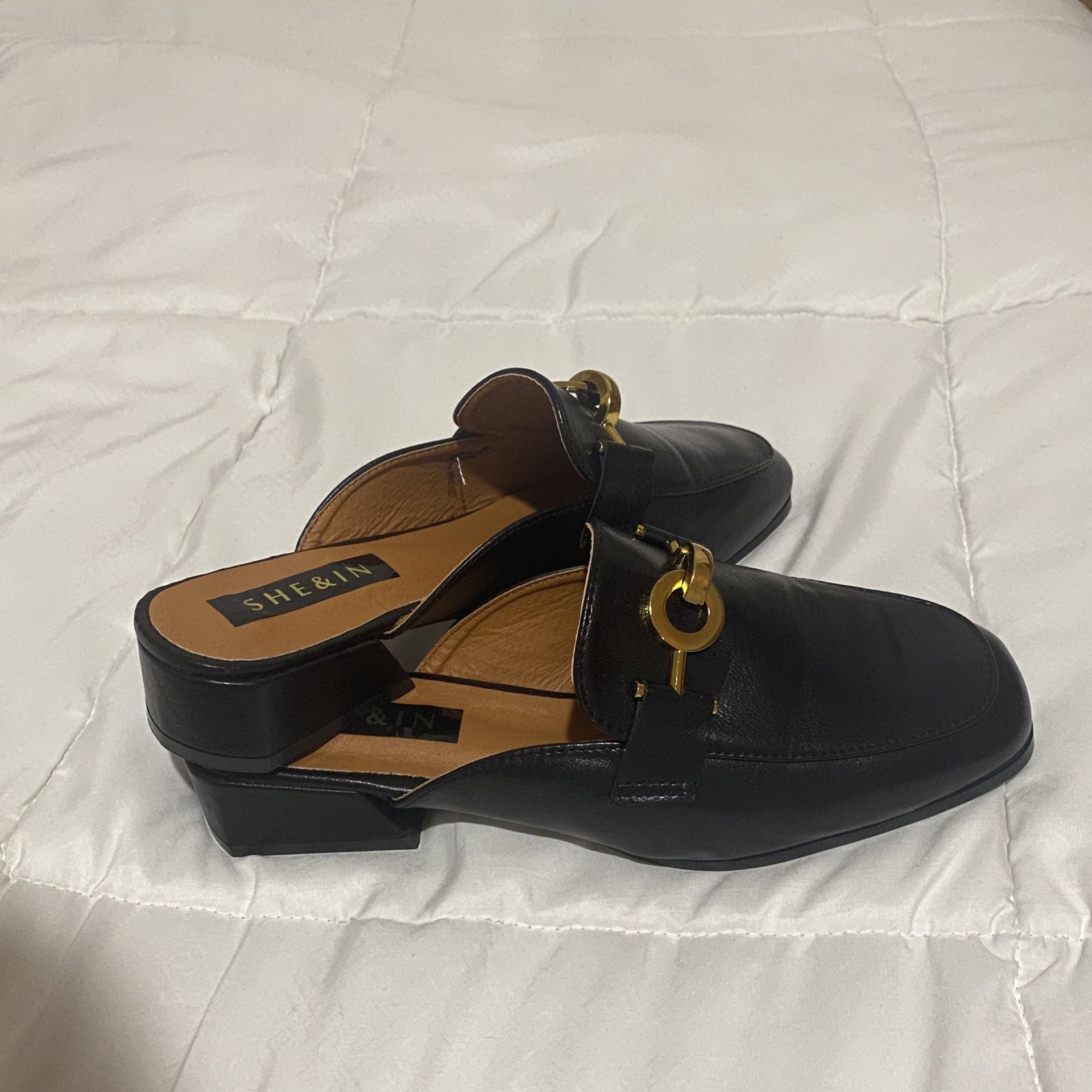 SQUARE FLAT MULES (7.5)